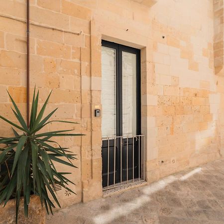 Donna Cristina Historic Apartment Lecce Buitenkant foto