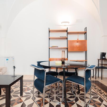 Donna Cristina Historic Apartment Lecce Buitenkant foto