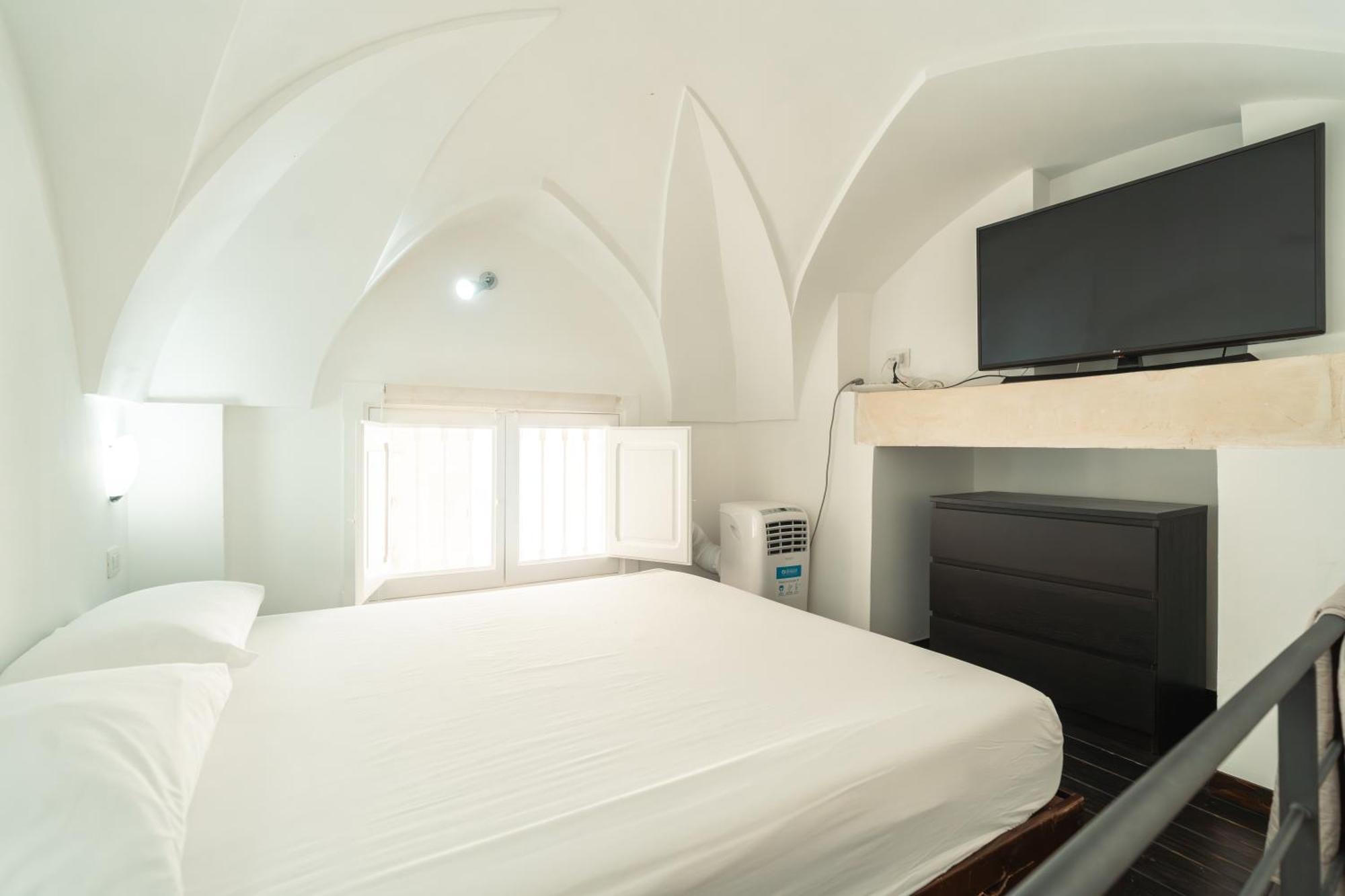 Donna Cristina Historic Apartment Lecce Buitenkant foto